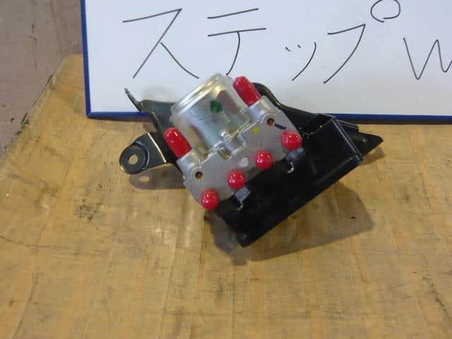 ABS Actuator HONDA Step Wagon 2011 DBA-RK1 — photo 2