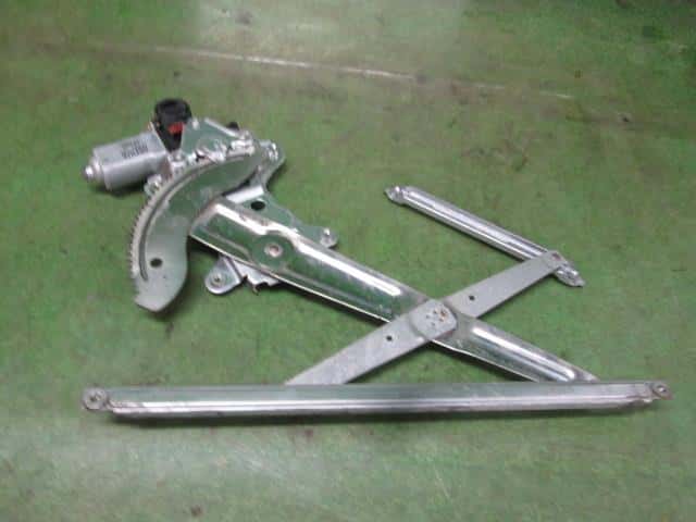 Front Left Door Regulator TOYOTA bB 2002 UA-NCP30 — photo 2