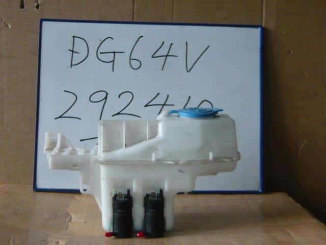 Windshield Washer Tank MAZDA Scrum 2008 EBD-DG64V — photo 1