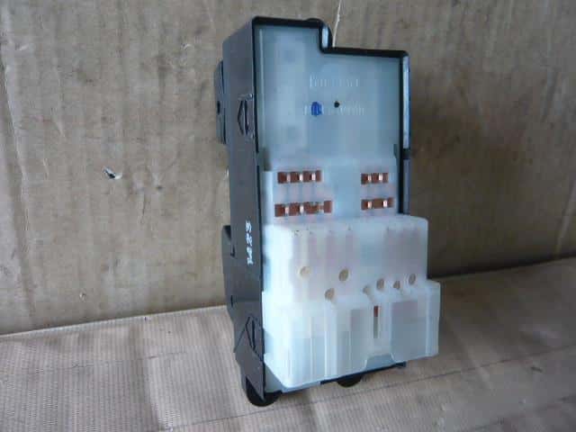 Power Window Switch MAZDA Familia 2001 TC-BVHNY11 — photo 3