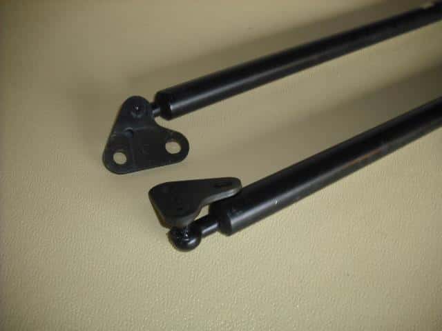 Tail Gate Damper DAIHATSU Hijet 2005 LE-S330V — photo 3