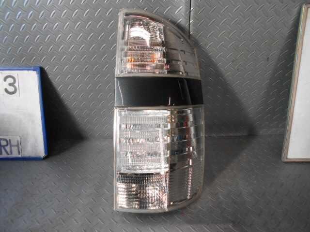 Right Tail Light TOYOTA Noah 2002 TA-AZR65 — photo 2
