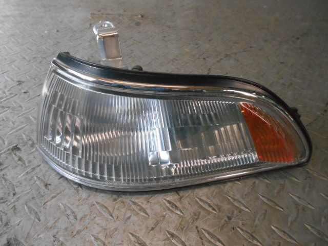 Left Side Marker Light TOYOTA Mark II 1988 E-GX81 — photo 2