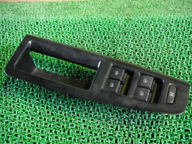 Power Window Switch VOLKSWAGEN Polo 2003 GH-9NBBY 6Q0959858 — photo 1
