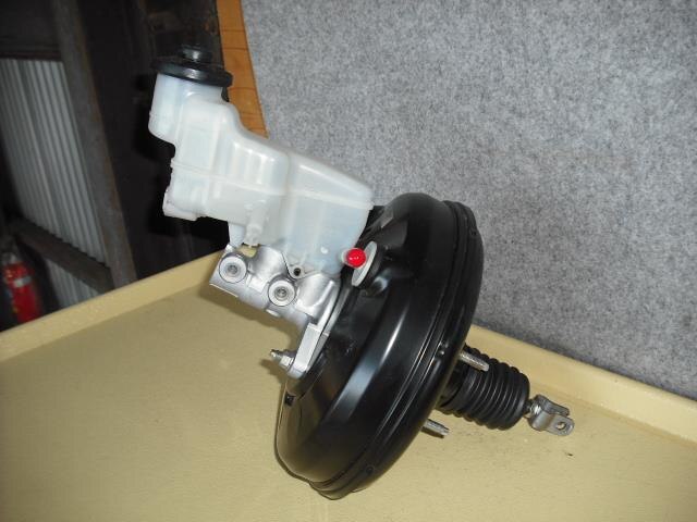 Brake Master Cylinder TOYOTA Vitz 2011 DBA-KSP130 — photo 2