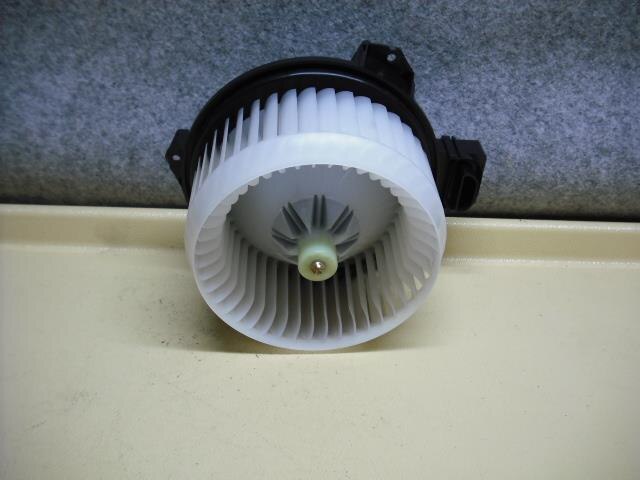 Blower Motor TOYOTA Vitz 2011 DBA-KSP130 — photo 1