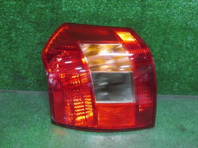Left Tail Light TOYOTA Corolla Runx 2001 TA-NZE124 — photo 2