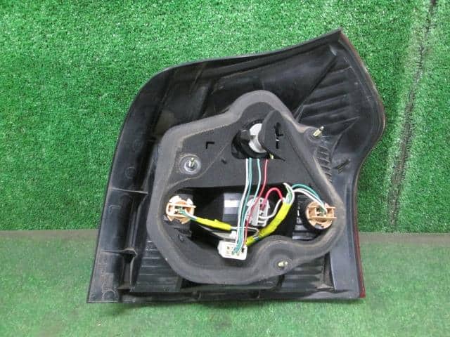 Left Tail Light TOYOTA Corolla Runx 2001 TA-NZE124 — photo 3