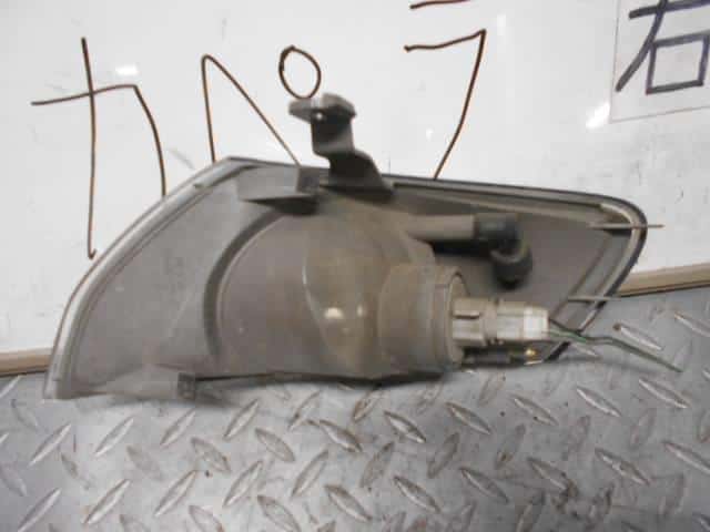 Right Side Marker Light MAZDA Capella 2000 GF-GW5R — photo 2