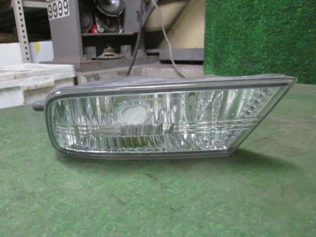 Right Fog Light TOYOTA Crown 2001 TA-JZS173 — photo 2