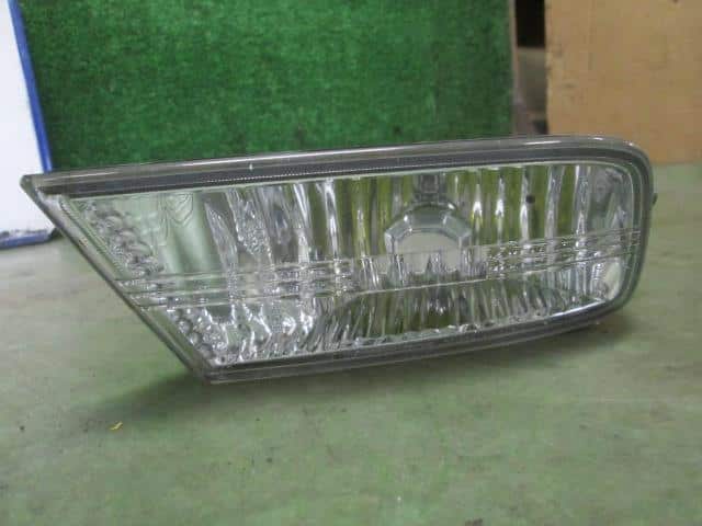 Left Fog Light TOYOTA Crown 2001 TA-JZS173 — photo 2