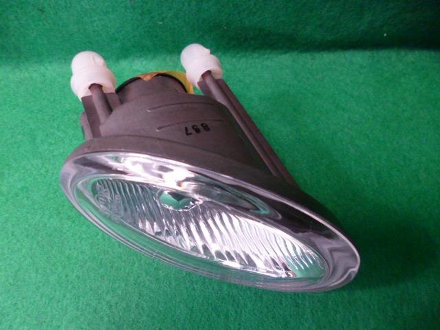 Right Fog Light TOYOTA Ipsum 2001 TA-ACM21 — photo 5