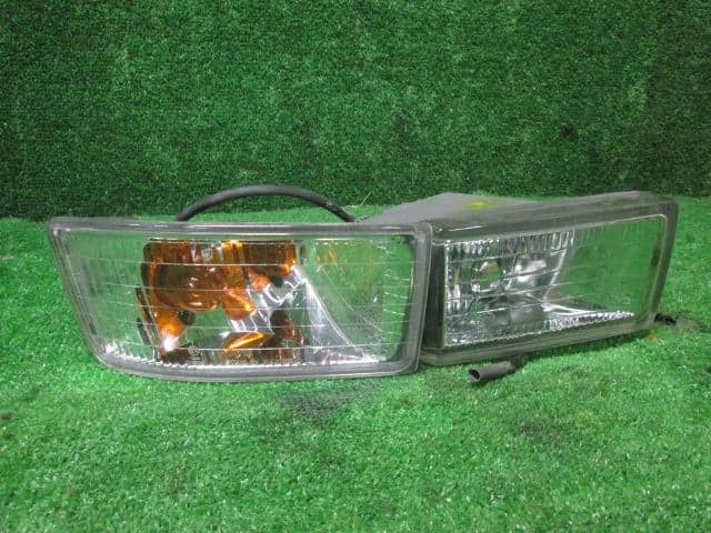 Right Fog Light MITSUBISHI Chariot Grandis 1999 GF-N94W — photo 2