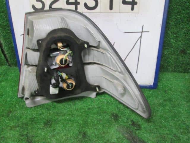 Left Tail Light TOYOTA Celsior 2000 UA-UCF31 — photo 3