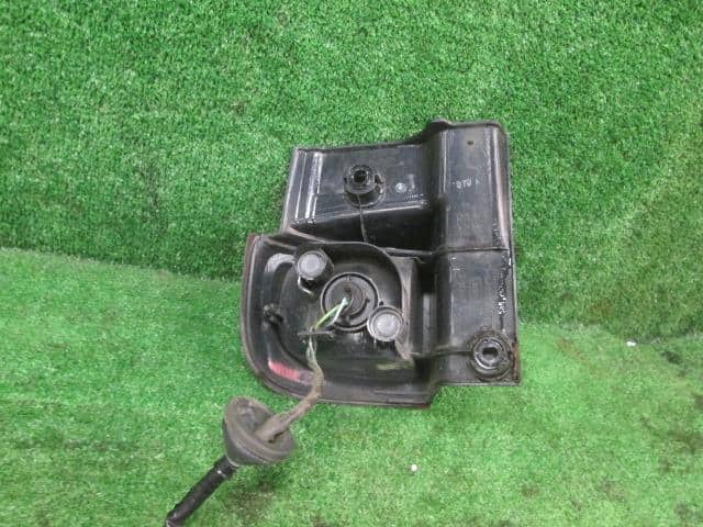Right Tail Light NISSAN Elgrand 2003 UA-NE51 — photo 3