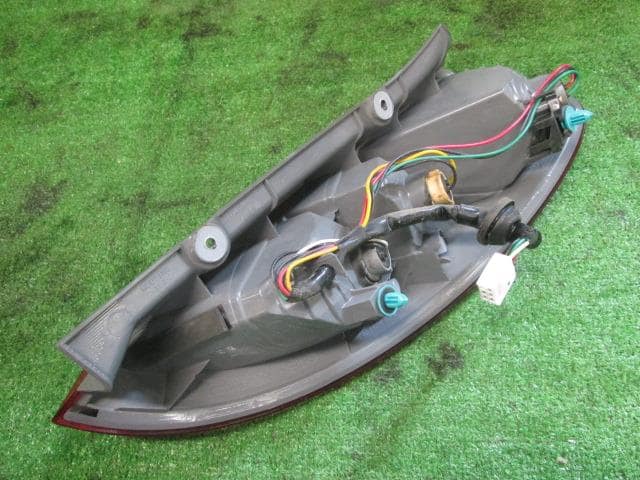 Left Tail Light SUBARU R2 2004 CBA-RC2 — photo 3