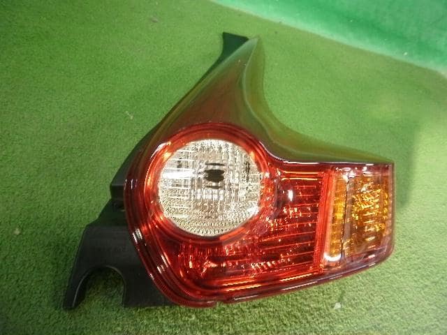 Right Tail Light NISSAN JUKE 2012 DBA-YF15 — photo 1