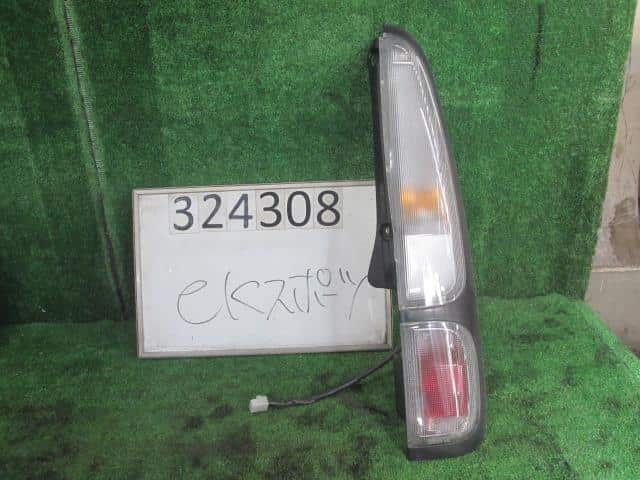 Right Tail Light DAIHATSU Move 1999 GF-L910S — photo 1
