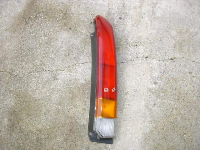 Right Tail Light HONDA Vamos 1999 GF-HM2 — photo 1