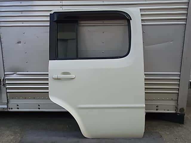 Rear Right Door Assembly NISSAN Cube 2004 UA-BNZ11 — photo 1