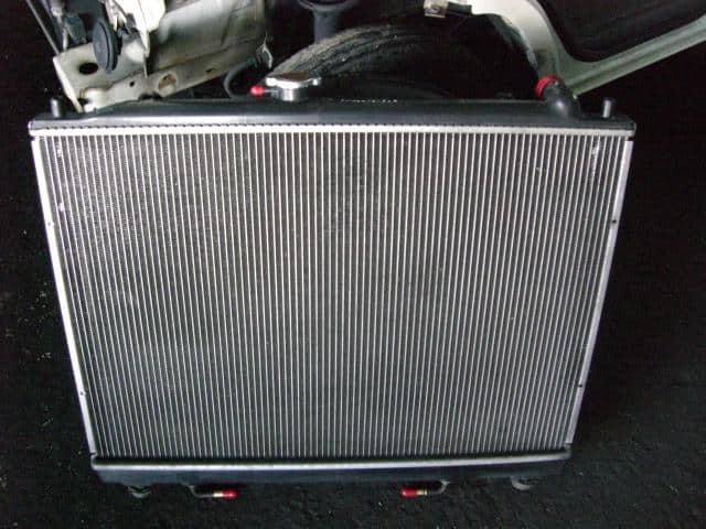 Radiator MITSUBISHI Pajero 1999 GH-V75W — photo 2