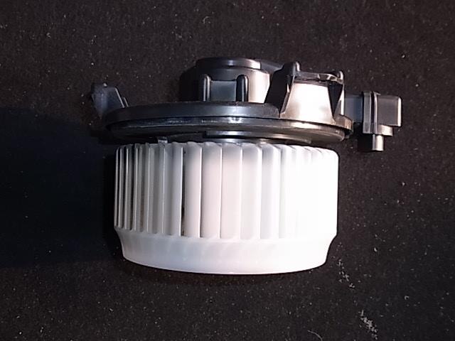 Blower Motor TOYOTA Vitz 2005 DBA-SCP90 — photo 3