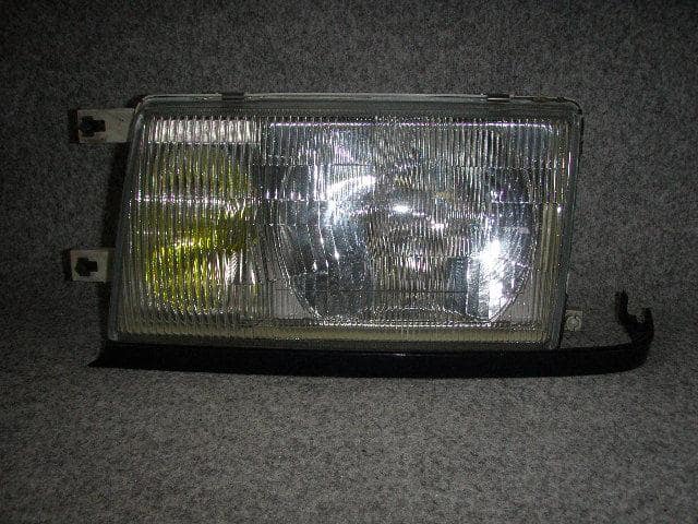 Left Headlight NISSAN Gloria 1991 E-CY31 B60600H000 — photo 1