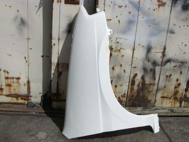 Right Fender Panel MAZDA Demio 1998 GF-DW5W — photo 1
