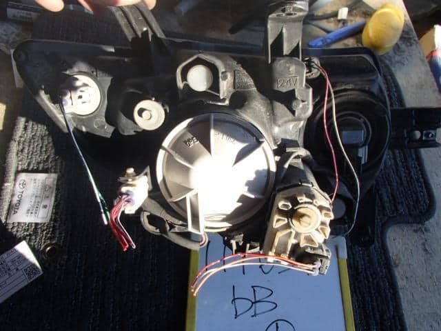 Left Headlight TOYOTA bB 2008 DBA-QNC25 — photo 4