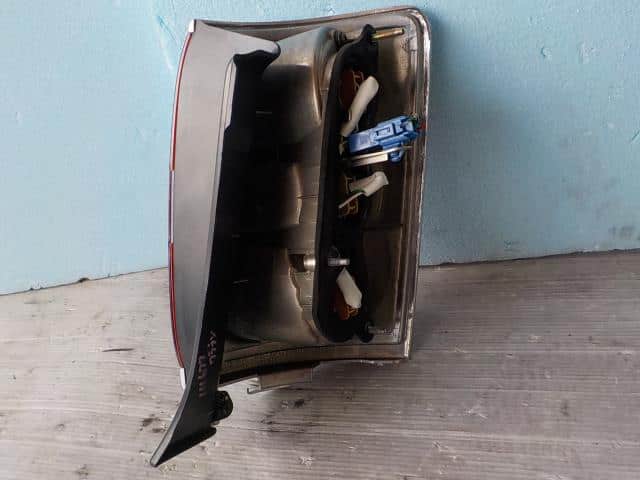 Left Tail Light TOYOTA Crown 2001 TA-JZS171W — photo 4
