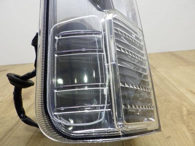eK wagon H82W Left Tail Lamp light lens X42 SR RCL-010 8331A047 — photo 3