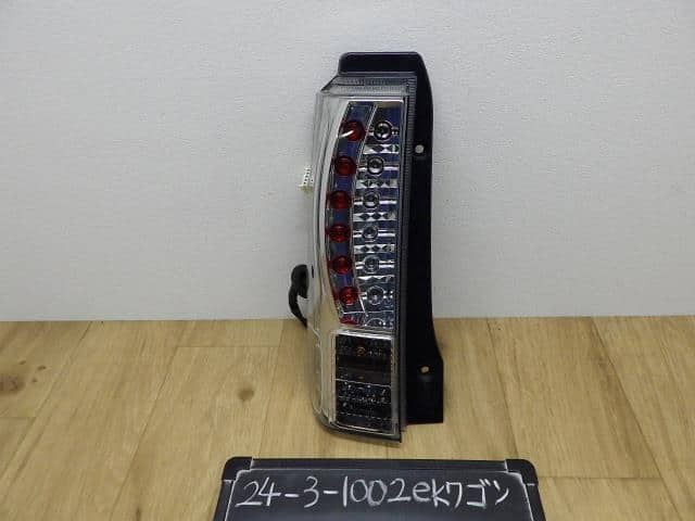 eK wagon H82W Left Tail Lamp light lens X42 SR RCL-010 8331A047 — photo 1