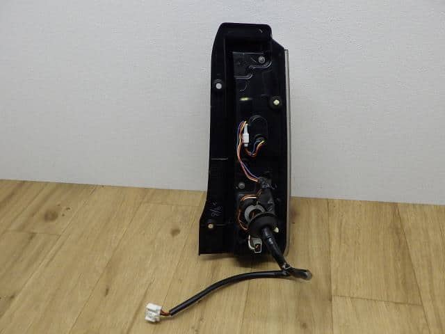 eK wagon H82W Left Tail Lamp light lens X42 SR RCL-010 8331A047 — photo 2
