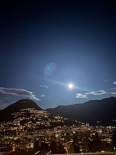 Ticino/Luna_su_Lugano.jpg