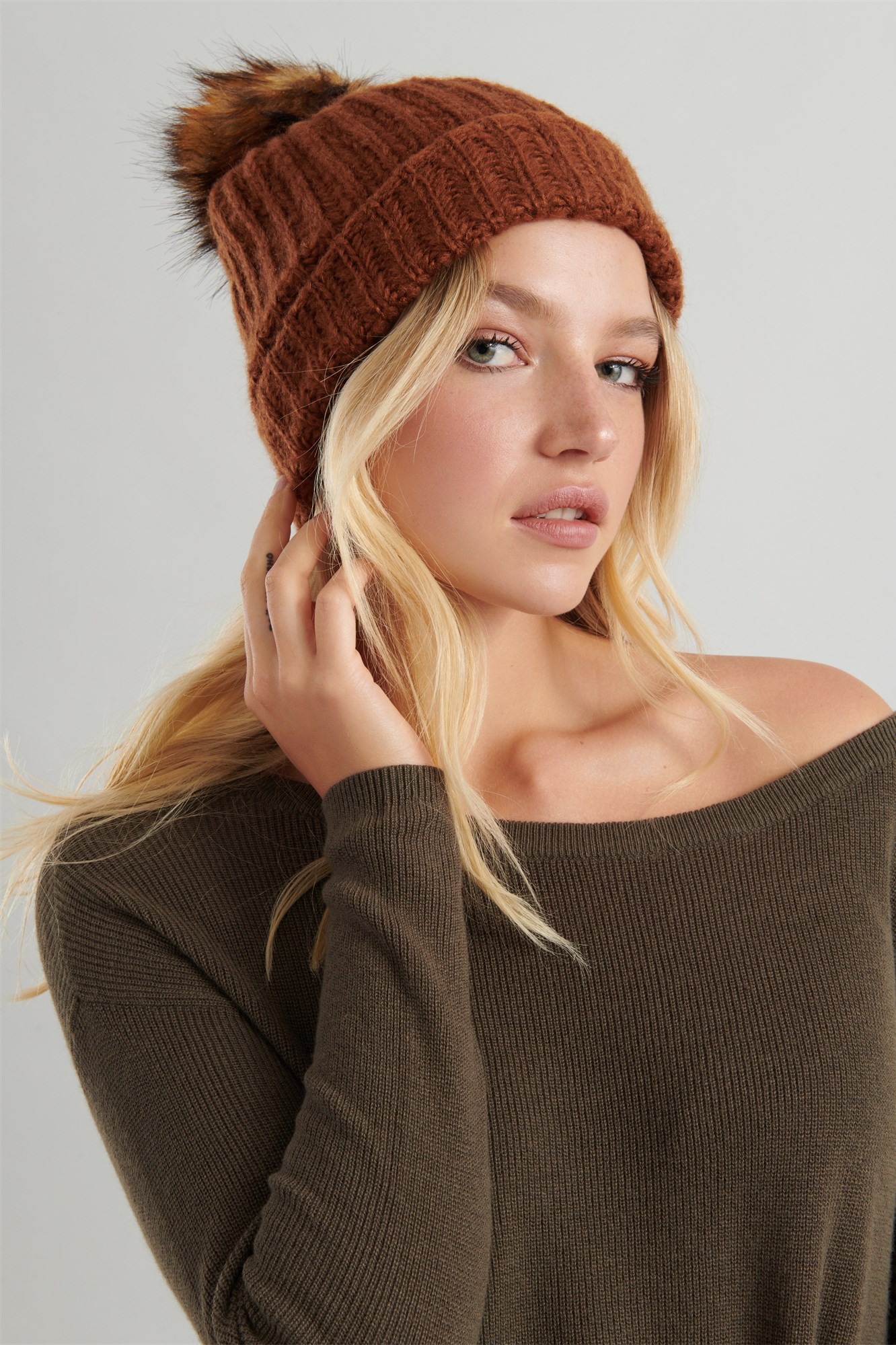 Cable Knit Pom Pom Beanie