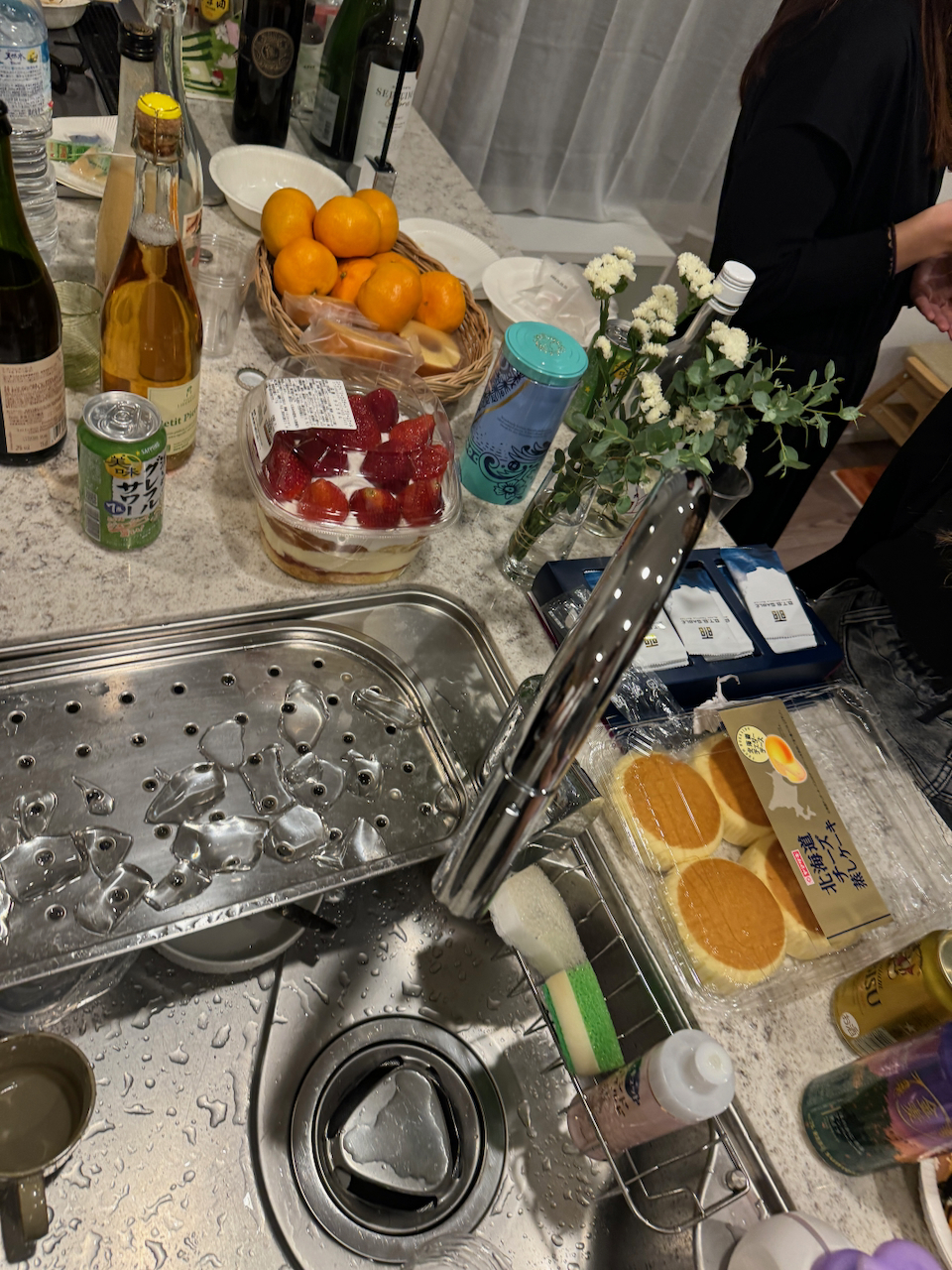 Housewarming (food) in full force.