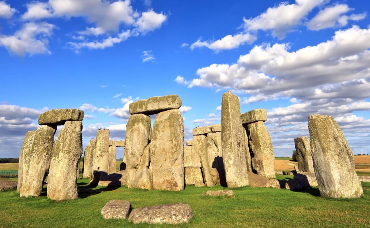 Heathrow Airport to/from Southampton via Stonehenge