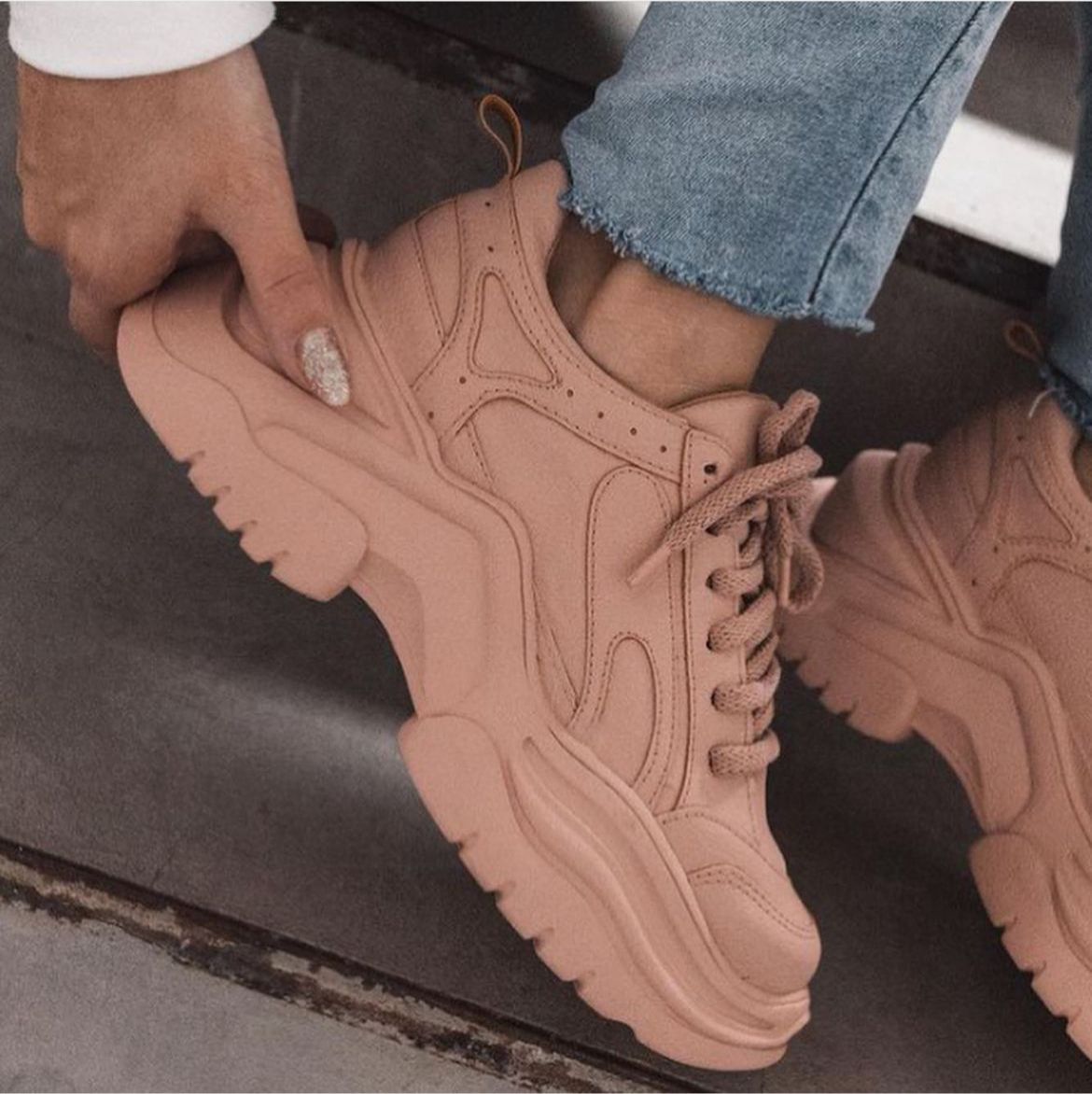 Zapatillas deportivas con trenzas