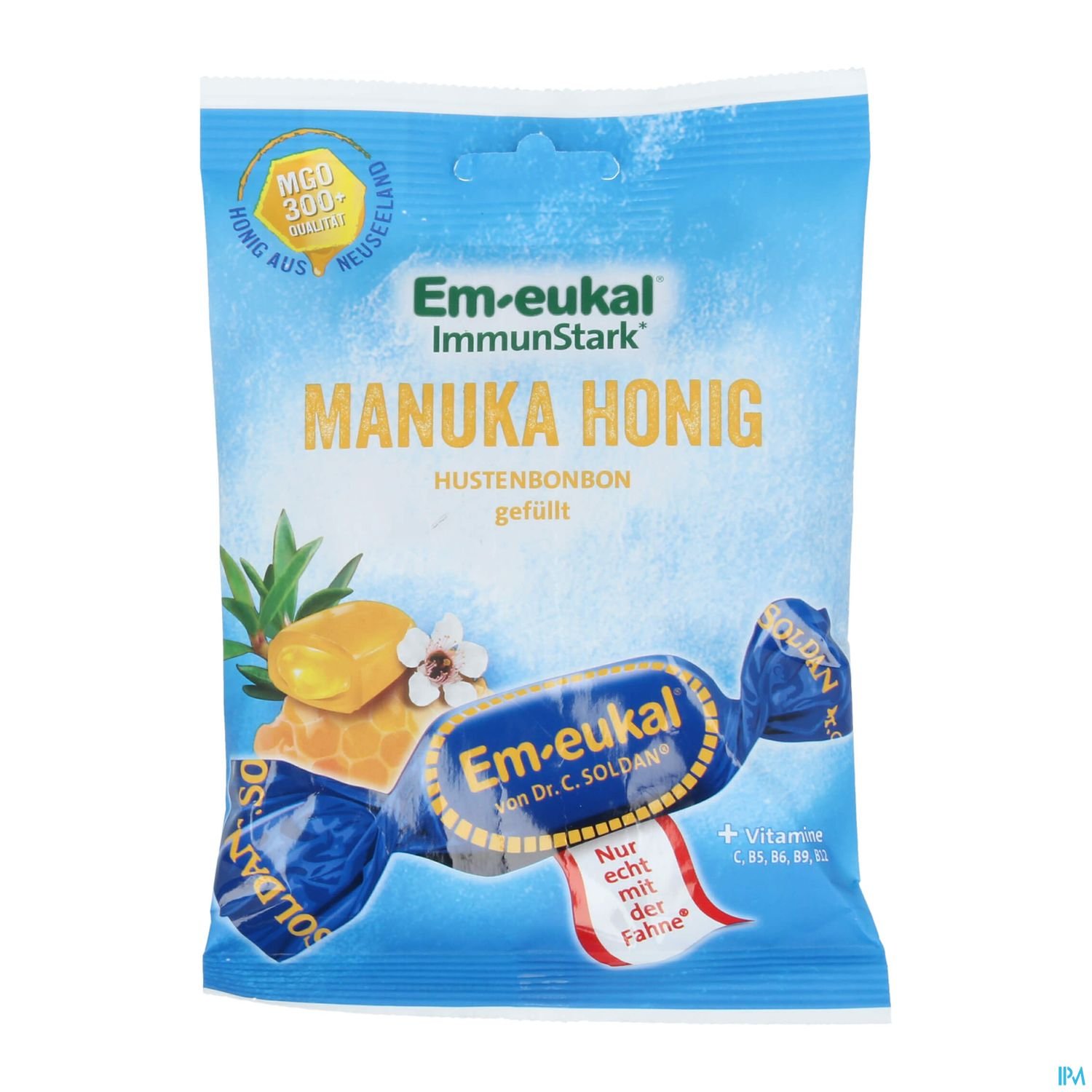 Verpackung von Em-eukal ImmunStark Manuka Honig Hustenbonbons, blau mit gelber Schrift und Abbildung der Bonbons.