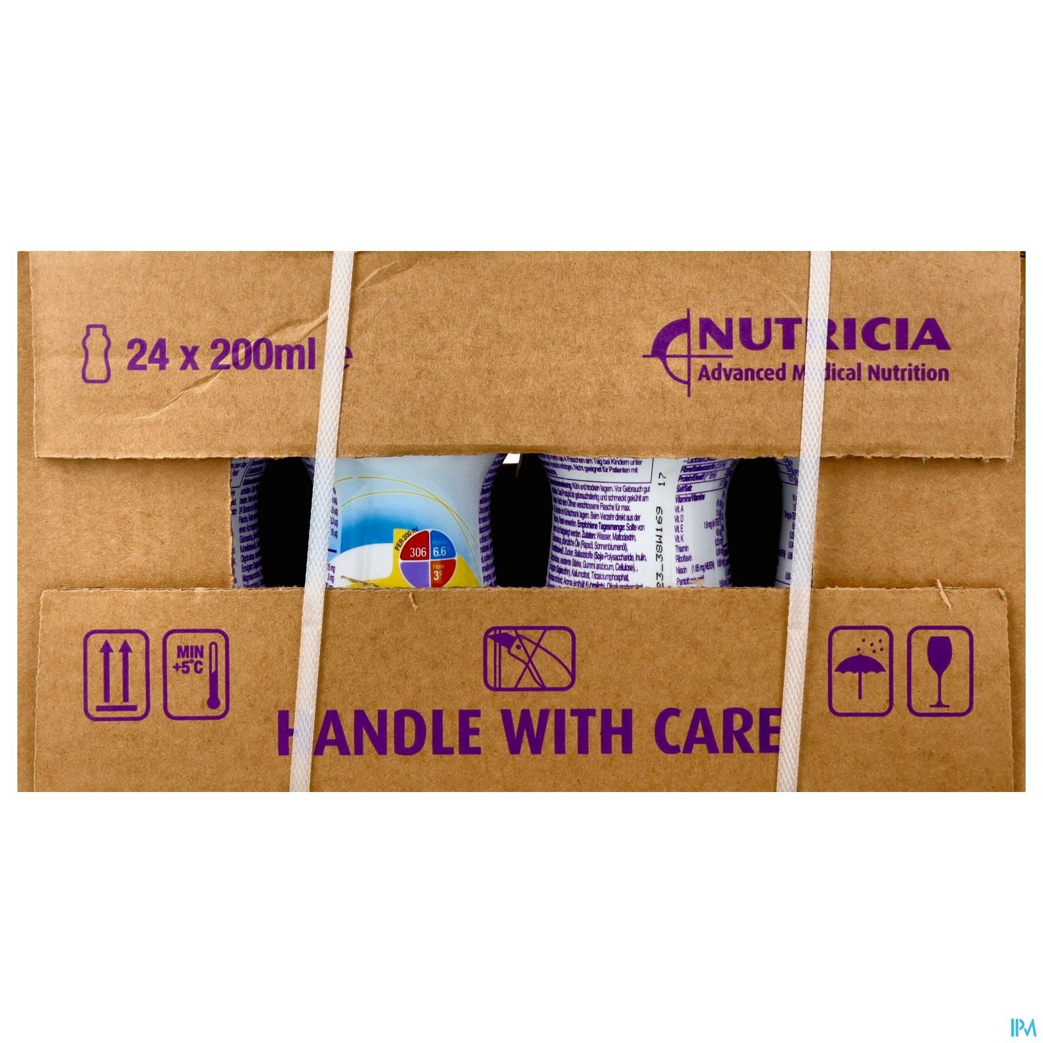 Kartonschachtel mit der Aufschrift „HANDLE WITH CARE“ und Sichtfenster auf die darin enthaltenen Flaschen, beschriftet mit Informationen zur Verpackungseinheit (24 x 200 ml).