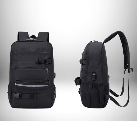 Deux vues d'un sac à dos skate noir, une à l'avant et une de profil.
