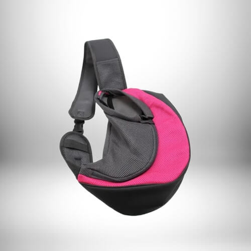Un sac bandoulière petit chien, de couleur rose vif, grise et noire, avec une sangle qui se porte sur l'épaule.