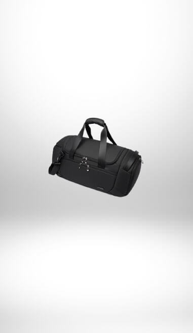 Un grand sac sport noir flottant sur fond blanc dégradé.
