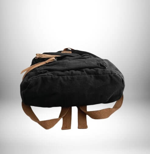 Sac à dos en coton noir avec des sangles en cuir