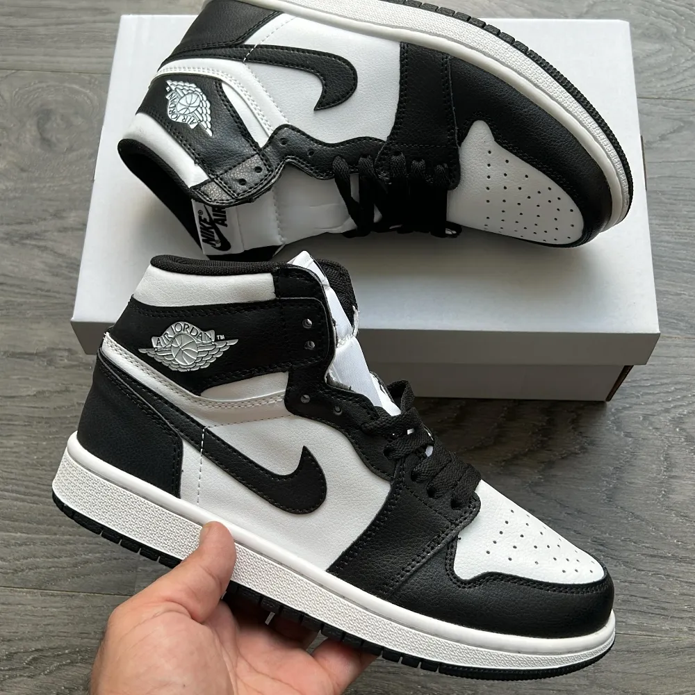 Air Jordan Black and white sneakers mepto shop