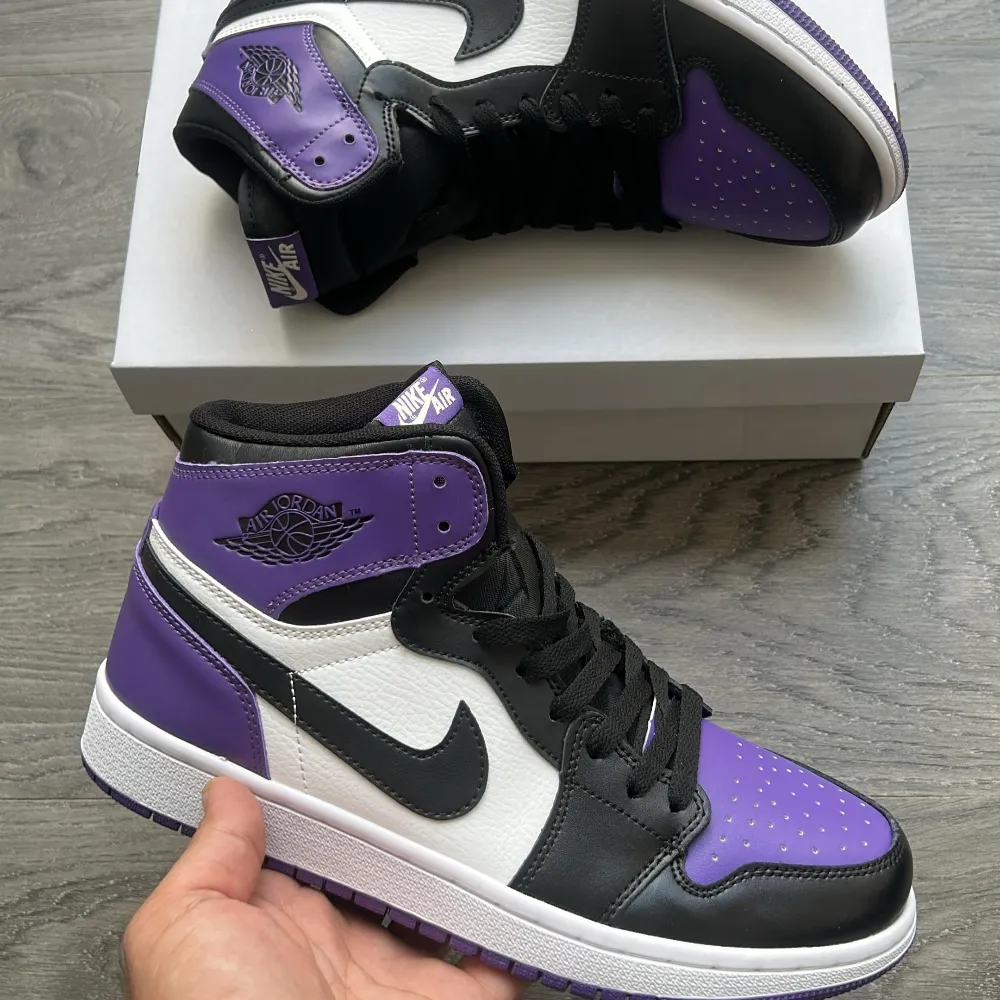 Air Jordan Purple and white sneakers mepto shop