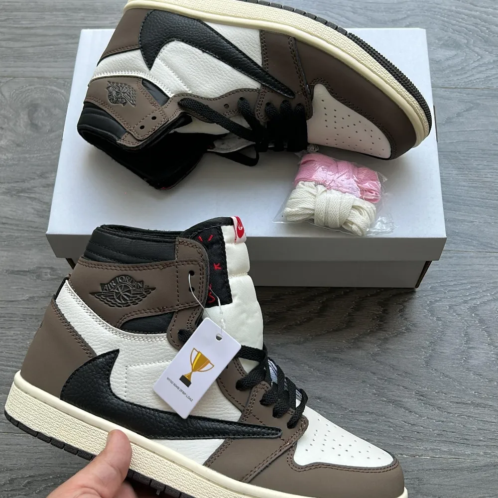 Air Jordan Brown and white sneakers mepto shop