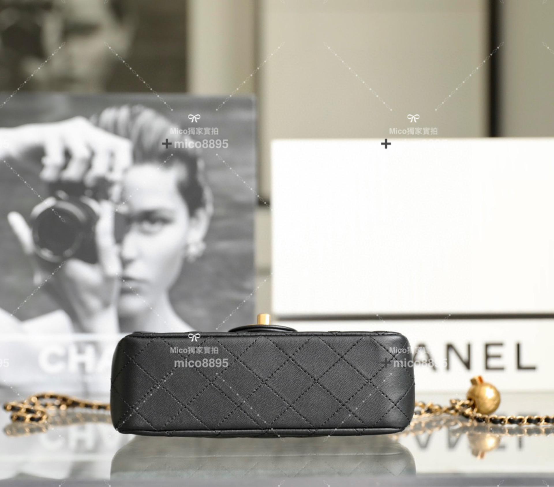 CHANEL 專櫃新版本 金球口蓋包 金屬球調節扣 大𝗆𝗂𝗇𝗂 黑色🖤 小羊皮 20cm