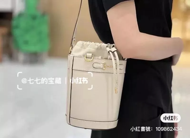 GUCCI 馬銜扣1955系列 白色 全皮水桶包 尺寸：14*19*14cm