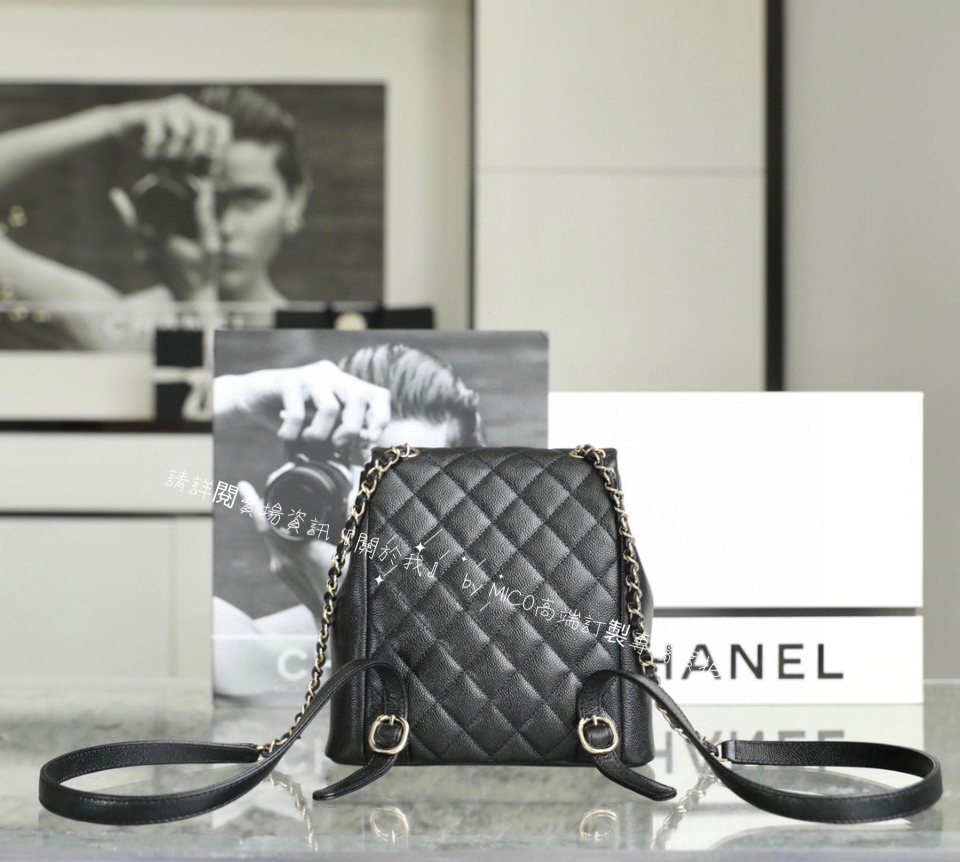 CHANEL 雙口袋青蛙背包 荔枝紋小牛皮/大號/淡金釦 20.5cm